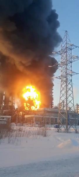 В Тюменской области загорелся Антипинский нефтеперерабатывающий завод