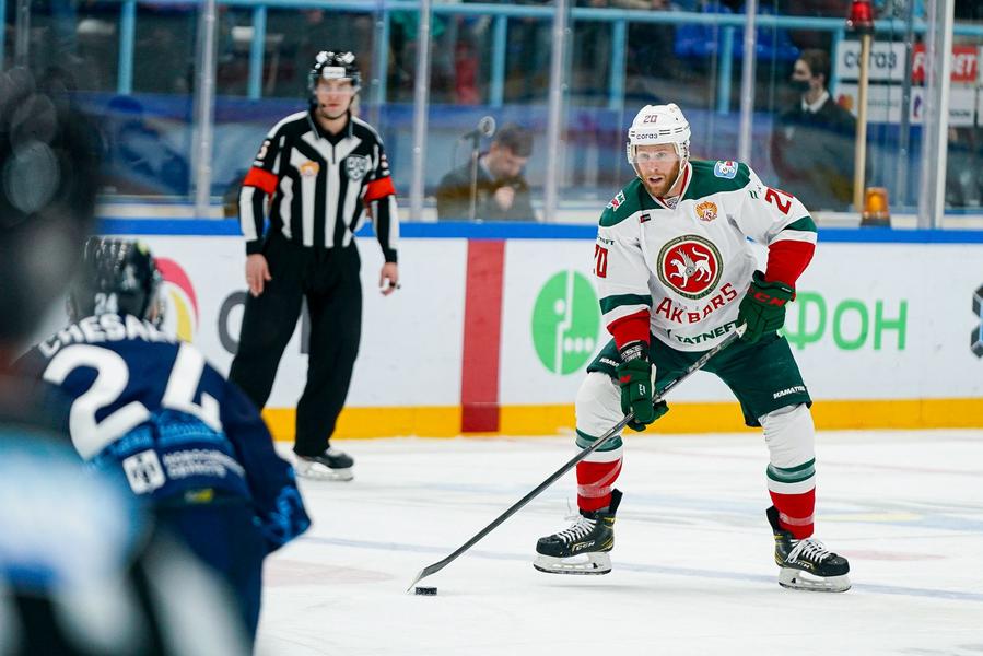 Восемь шайб, драки и первая победа в новом году. «Ак Барс» разобрался с «Сибирью» Восемь шайб, драки и первая победа в новом году. «Ак Барс» разобрался с «Сибирью»