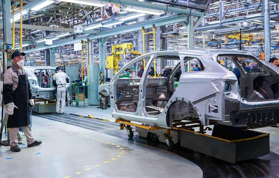 «Лада Веста» за полтора миллиона, допоборудование на 500 тысяч рублей и гигантские очереди: как авторынок выходил из постпандемийного кризиса