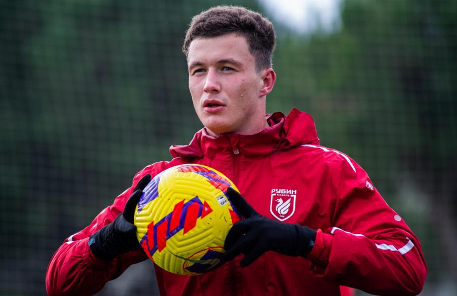 «Рубин» вышел с отпуска и уже провёл свой первый товарищеский матч. Соперником стал воронежский «Факел», с которым казанцы сыграли вничью