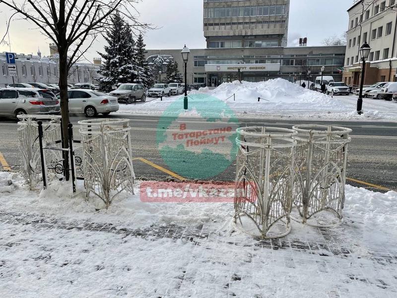 В Казани начали убирать новогодние декорации В Казани начали убирать новогодние декорации
