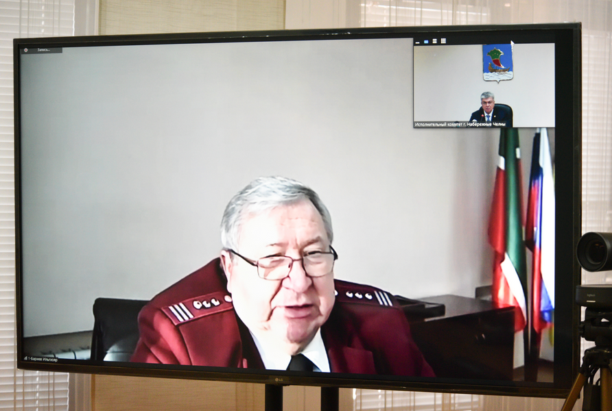 «Если кому-то психолог нужен — возьмите в руку лопату, помогите убраться»