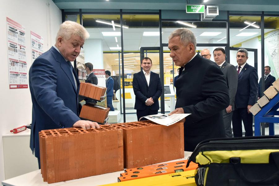 Минниханов оценил новое научно-образовательное пространство в КГАСУ Минниханов оценил новое научно-образовательное пространство в КГАСУ