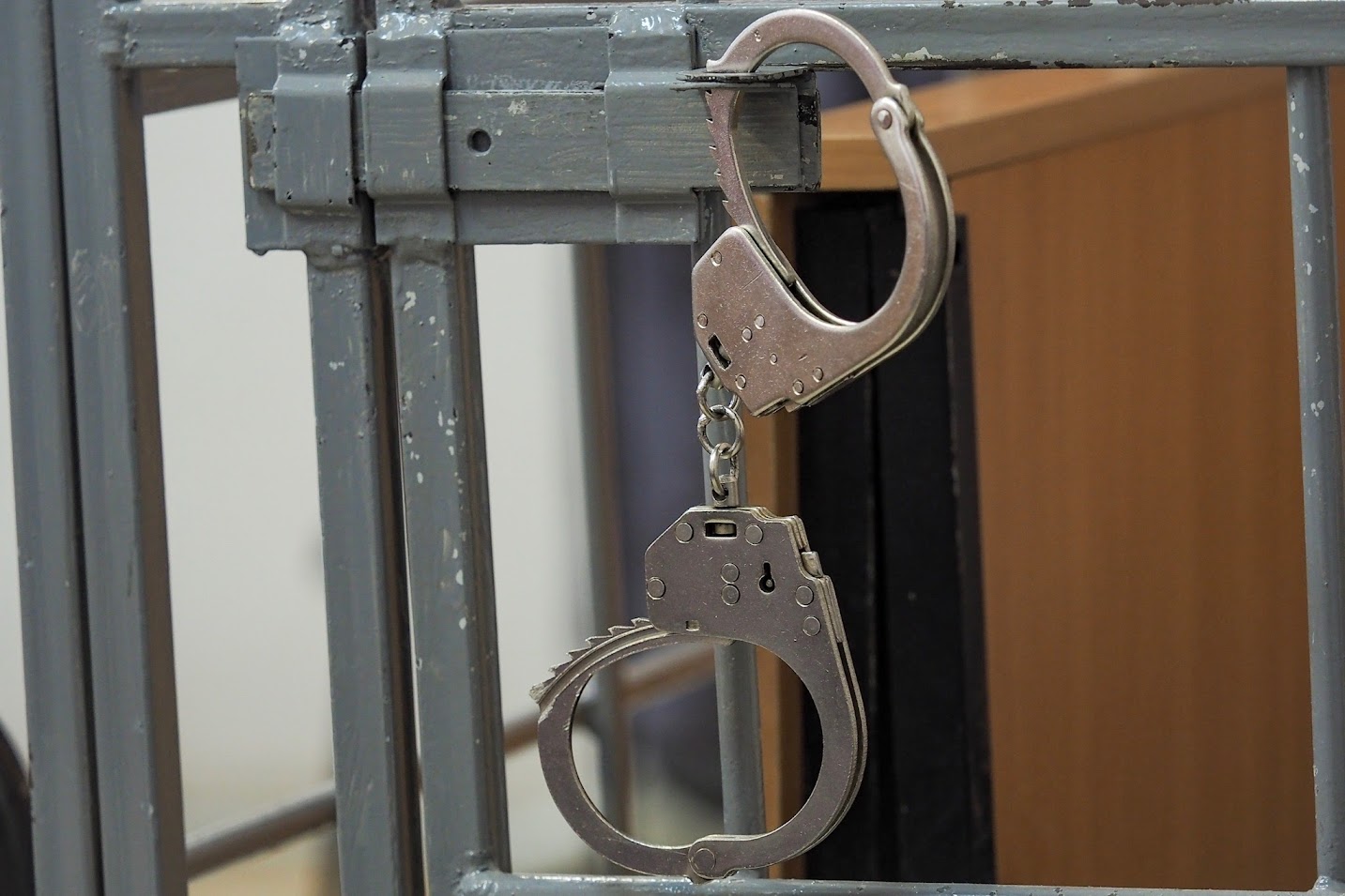 Стрельба из пушки по воробьям: как в Челнах борются с рекламой наркотиков на стенах домов