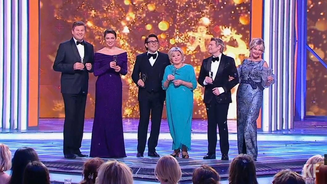 «Год новый, а традиции старые»: что российские телеканалы показали зрителям 31 декабря