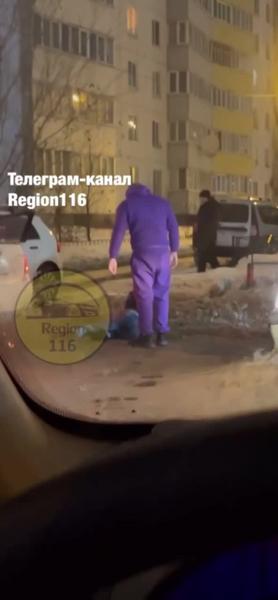 В Казани водитель вытащил второго автомобилиста на дорогу и избил