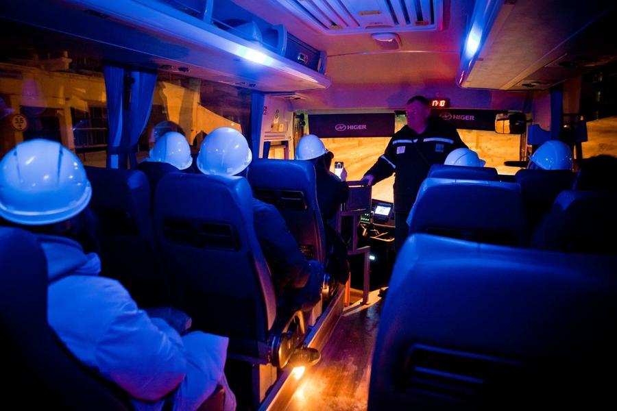 Команда Дирекции парков и скверов Казани увидела ночной «Казаньоргсинтез»