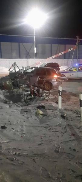 Электричка сшибла авто на ж/д переезде в Высокой Горе