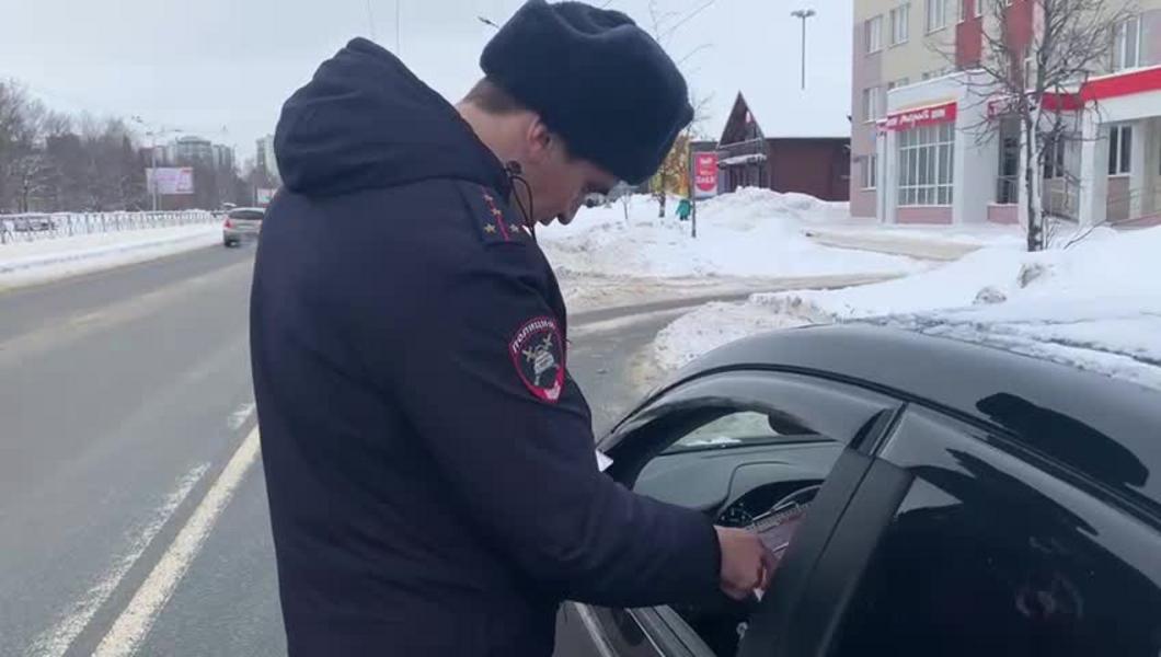 Казанские автоинспекторы за день проверили около 90 водителей на знание правил перевозки детей