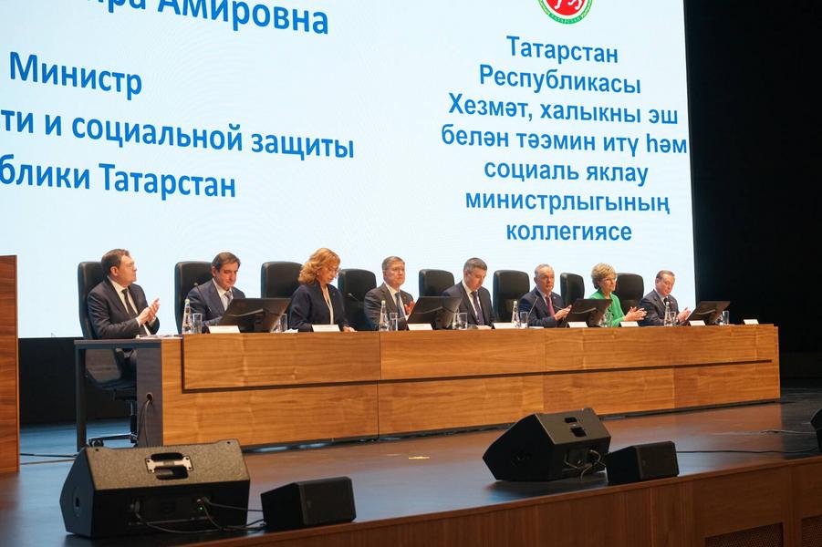 Поддержать семьи мобилизованных и подготовить кадры для ОПК: какие задачи поставили Минтруду РТ на год