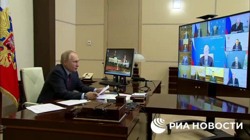 Путин раскритиковал работу по оформлению заказов на воздушные суда