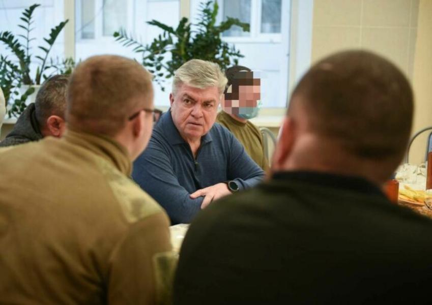 Мэр Челнов встретился с участниками СВО в больнице Мэр Челнов встретился с участниками СВО в больнице