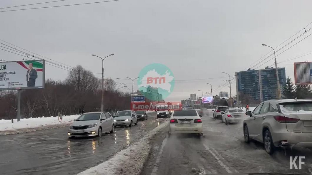 В сети появилось видео потопа на улице Вахитова в Казани
