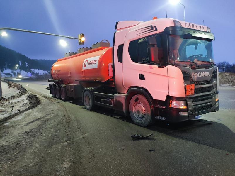 На трассе Чистополь - Нижнекамск столкнулись «ВАЗ», бензовоз и ...