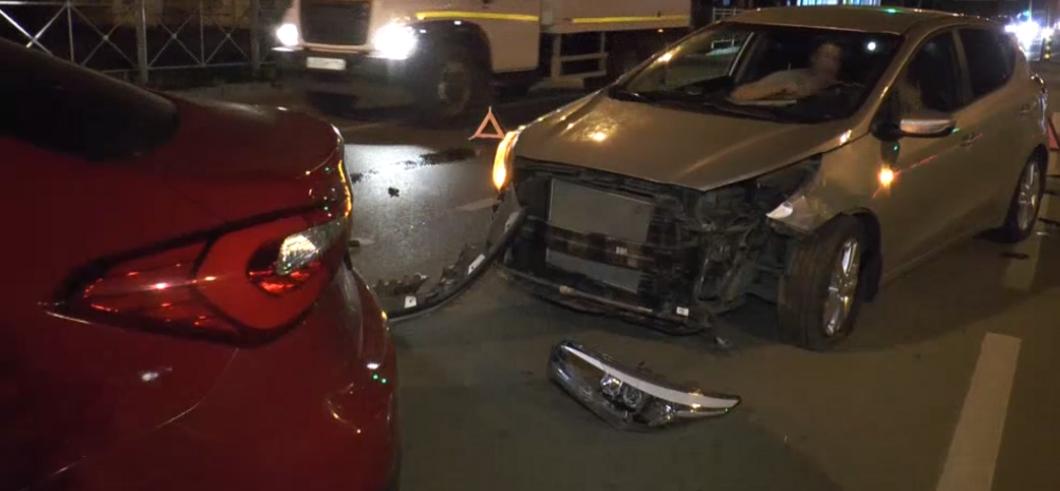 Неопытная автоледи устроила серьезную аварию в Казани