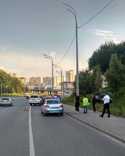 В Казани вылетевший на тротуар автомобиль насмерть сбил пешехода