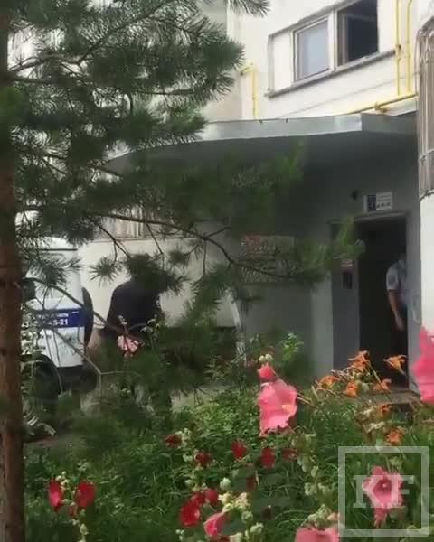В Казани эвакуировали жителей дома, где мужчина включил газ и заперся