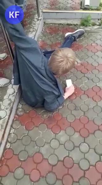 Видео: челнинцы устроили пьянку в Сбербанке