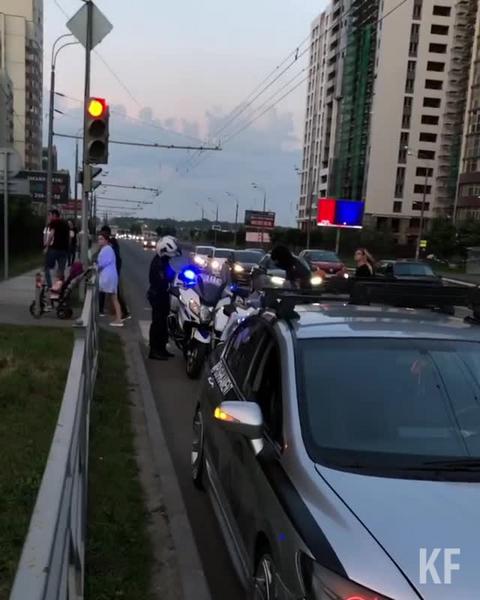 Сотрудники ГИБДД Казани остановили авто без госномера, но с полицейской мигалкой