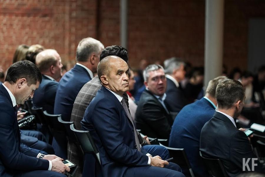 Повезло с женой: сколько зарабатывают главы районов Татарстана