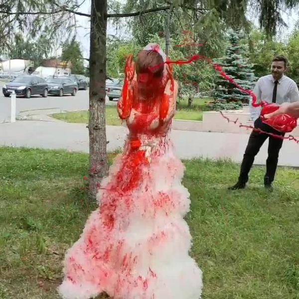 Казанские феминистки облили невесту кровью и засняли это на видео