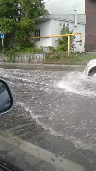 Соцсети: Улицы Казани затопило после очередного дождя