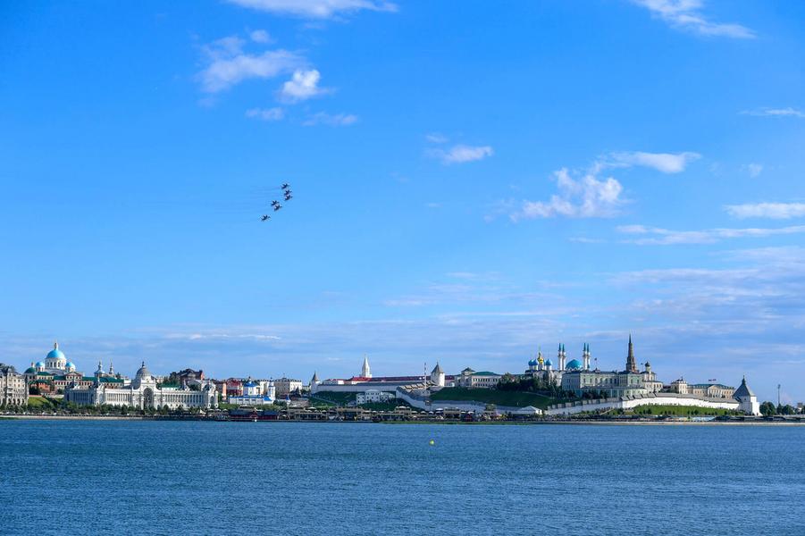 Песошин наградил трех представителей авиационной отрасли на празднике «Я выбираю небо!»