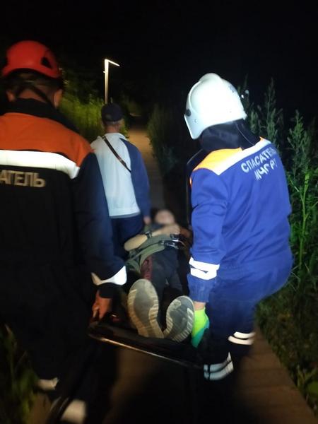 В Казани по улице Карбышева парень упал в овраг и сломал ноги