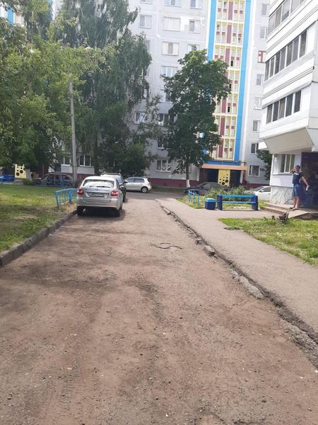 Таксист Uber задавил шестилетнего мальчика во дворе дома Челнов Таксист Uber задавил шестилетнего мальчика во дворе дома Челнов