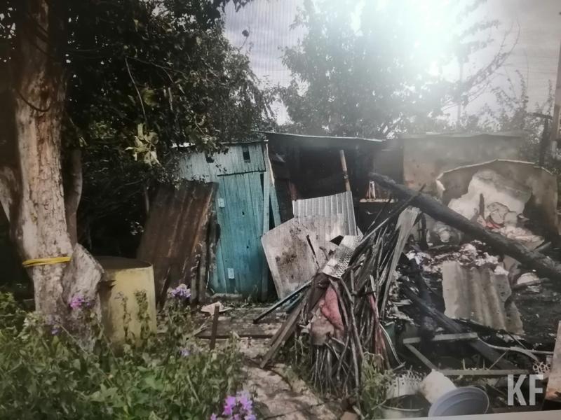 Под Нижнекамском огонь уничтожил две бани