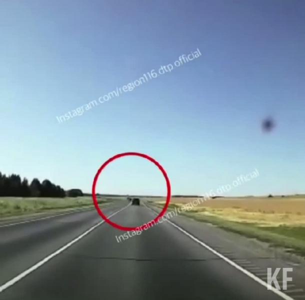 Момент смертельного ДТП с кроссовером в Лаишевском районе Татарстана попал на видео