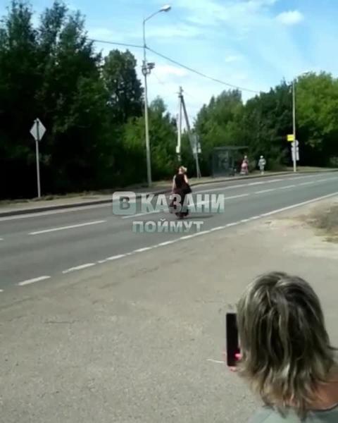 Жительница Татарстана в панике бегала по шоссе и парализовала движение