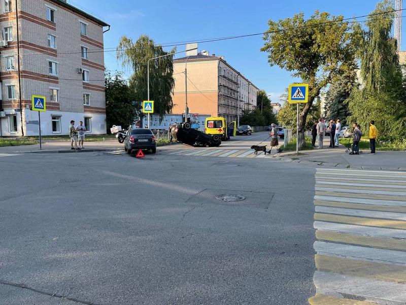 На пересечении Спартаковской и Ипподромной в Казани произошло ДТП с перевертышем