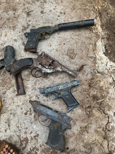 Пятеро казанцев прятали на наркоферме оружие и боеприпасы