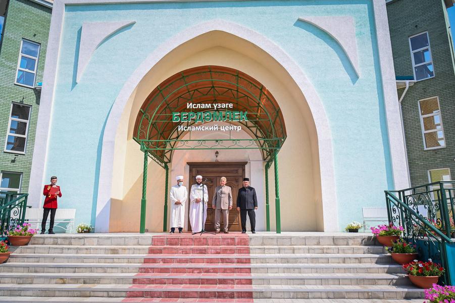В Высокой Горе открыли исламский центр «Бердэмлек»