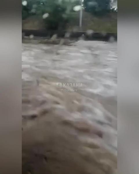 Потоп в Казани: жители негодуют, власти не видят в случившемся ничего страшного