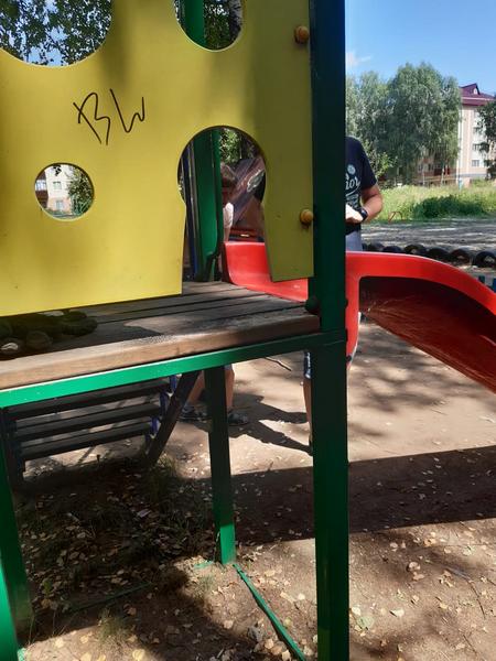 Ребенок застрял в стенке детской горки в Зеленодольске