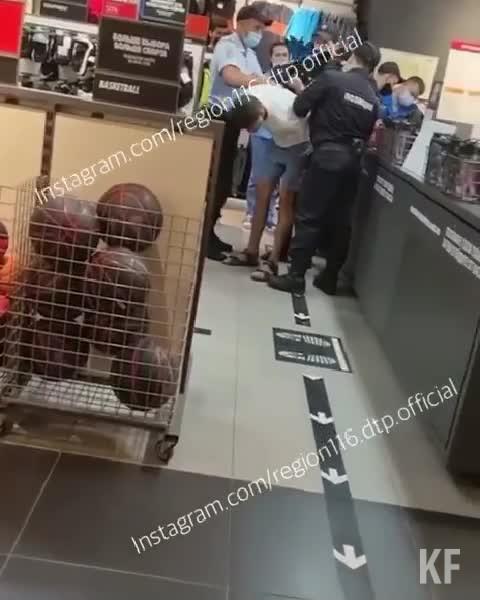 В казанском торговом центре «XL» поймали хулигана