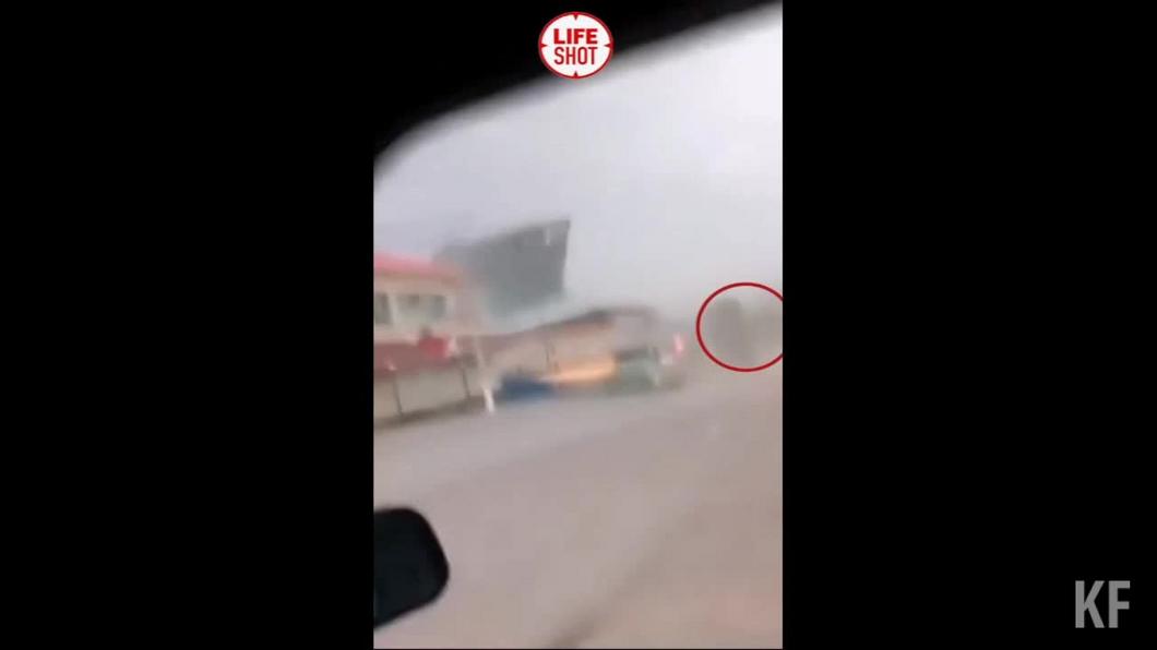 Ураган в Башкирии сорвал крышу магазина, придавившую потом девочку