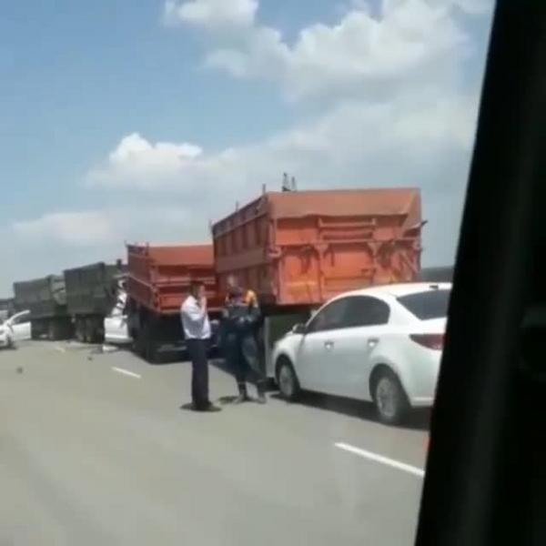 В Краснодарском крае столкнулись 13 машин из-за пожара В Краснодарском крае столкнулись 13 машин из-за пожара