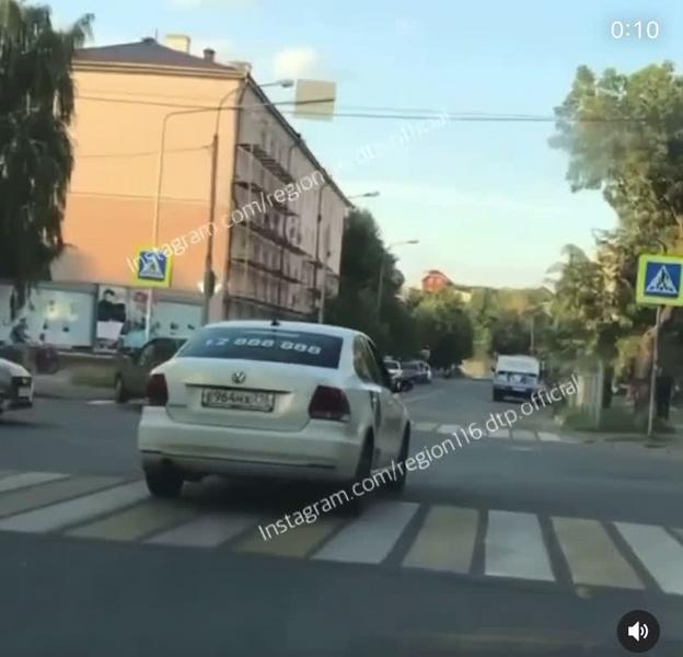 На пересечении Спартаковской и Ипподромной в Казани произошло ДТП с перевертышем