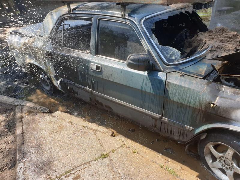 В Челнах тракторист спасал машины на парковке, которые могли загореться