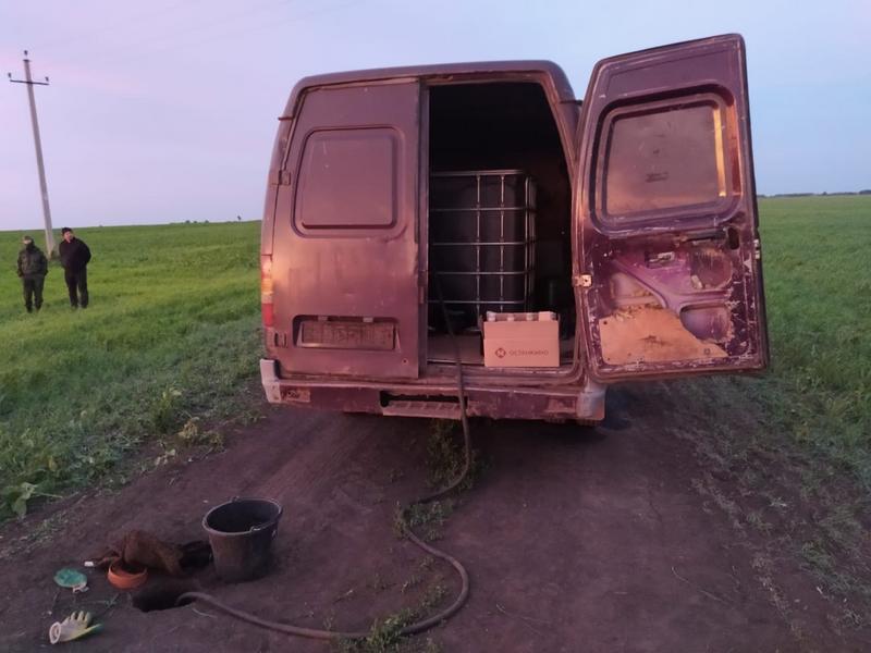 Двое татарстанцев умыкнули пять тысяч литров топлива