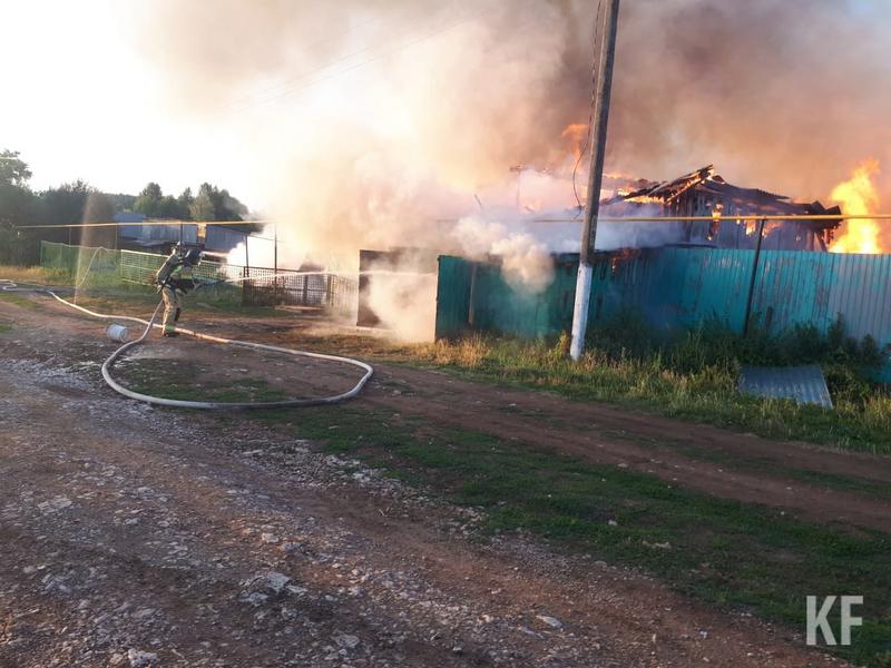 Спасены семь человек во время пожара в Кукморском районе