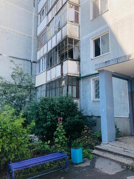 Двоих человек вывели пожарные из задымленной квартиры Двоих человек вывели пожарные из задымленной квартиры
