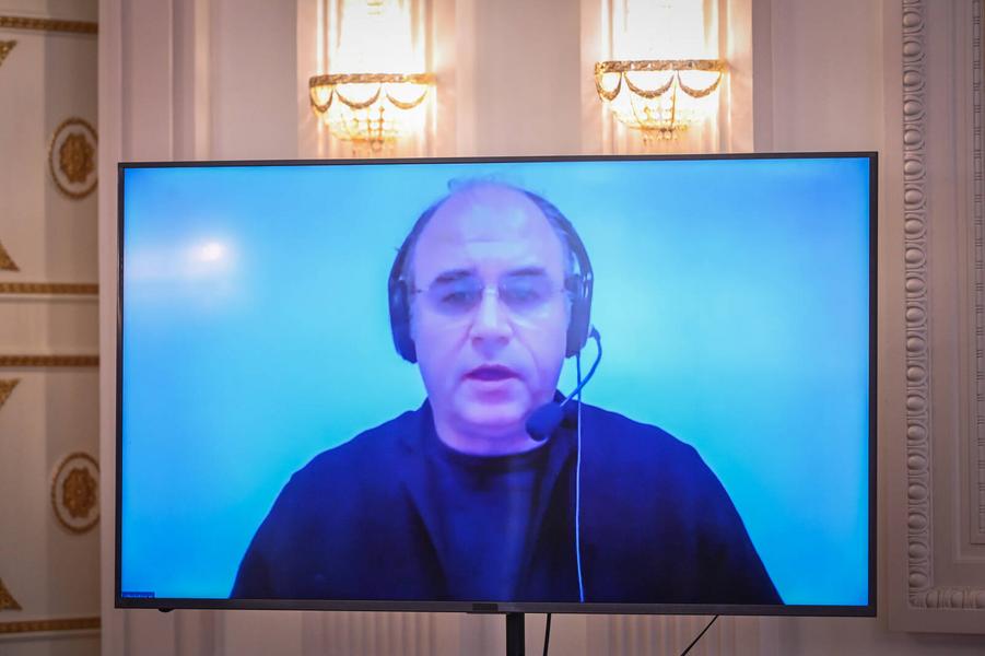 Рустаму Минниханову презентовали лучшие проекты по развитию правого берега Казанки Рустаму Минниханову презентовали лучшие проекты по развитию правого берега Казанки