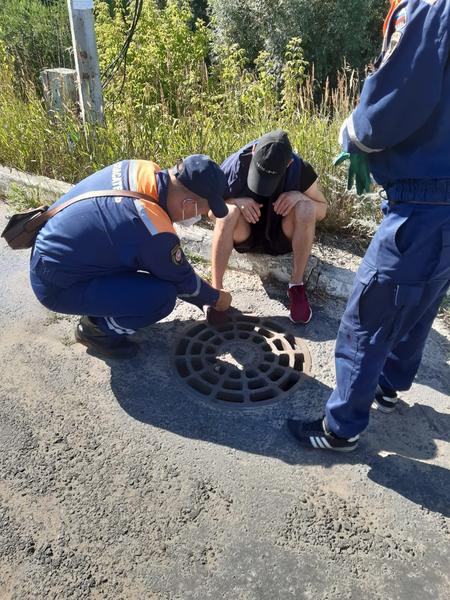 Спасатели в Татарстане помогли парню, нога которого застряла в ливневке Спасатели в Татарстане помогли парню, нога которого застряла в ливневке