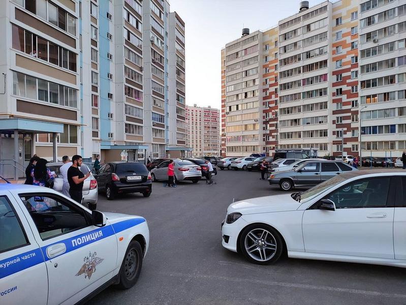 На видео попало, как автолюбитель сломал ногу девочке в Елабуге