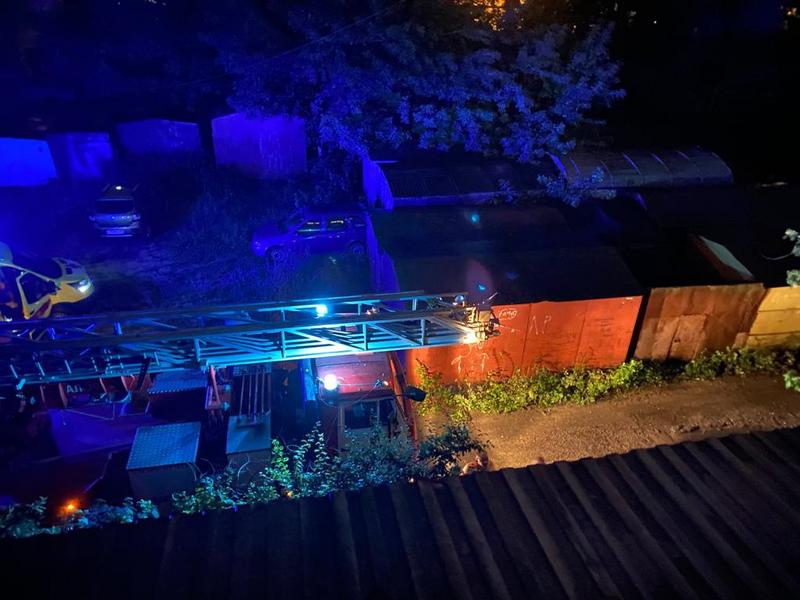 Из окна четвертого этажа в Казани выпала женщина