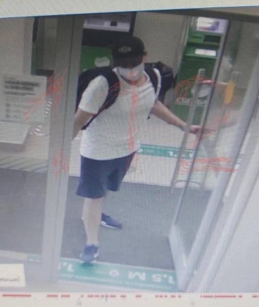 Мужчина в Тюмени захватил отделение Сбербанка и взял в заложники сотрудников